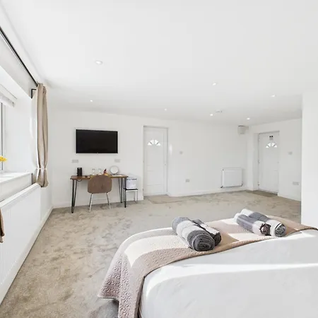 Apartman Guest - En-suite Parking & Garden *